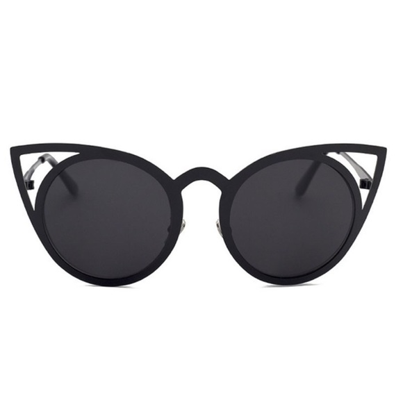 🕶Oversized Black Sunglasses NWOT🕶 - Picture 3 of 5